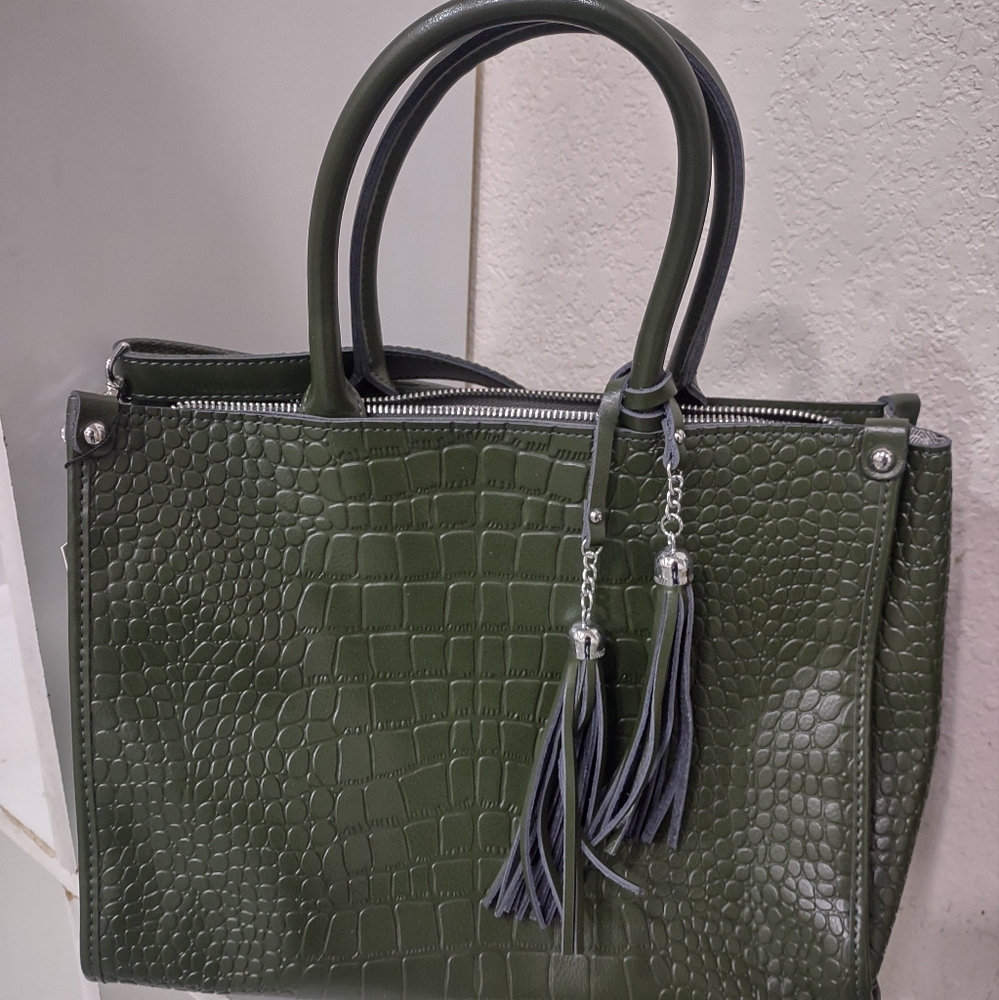Elegant Green Crocodile-Embossed Tote Bag